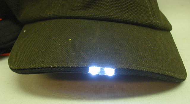 Cap mit LED-Licht im Schirm - zum Wenden