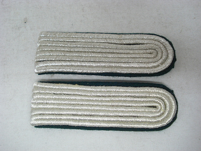 Schulterstück 4 streifig - silberfarbiges Metallgespinst