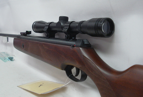 Hunter Force 600 Kal.4,50 mm - inkl. 4x32 ZF