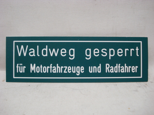 Schild Waldweg gesperrt -