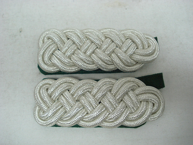 Schultergeflecht 5-bogig - silberfarbigen Metallgespinst