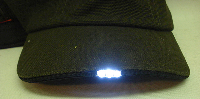 Cap mit LED-Licht im Schirm - zum Wenden