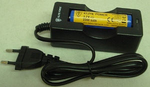 Ladegerät & Akku 18650 = 3,7 V - 2100 mAh