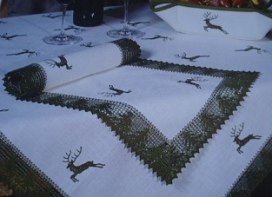 Mitteldecke Hirsch - grün 85x85cm